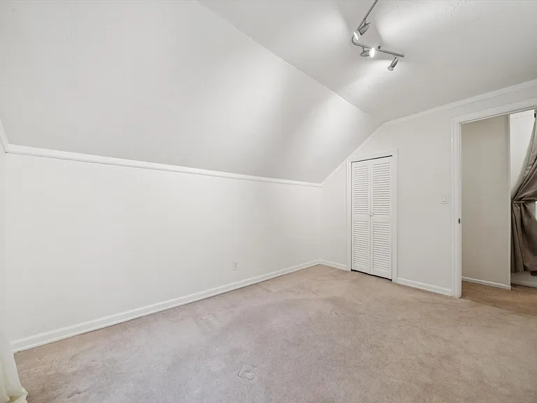 1831 SW Evans St — Photo 32
