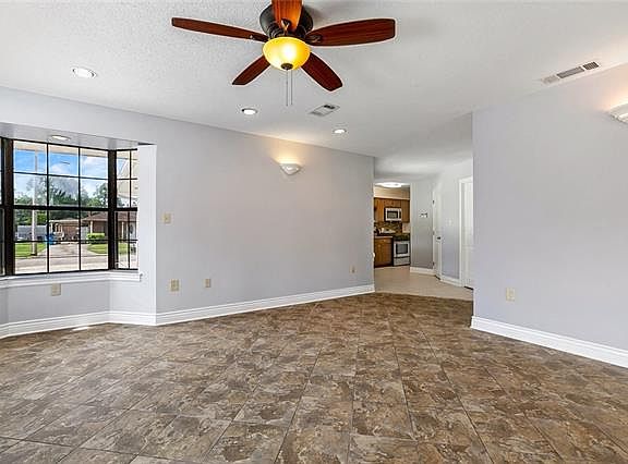 5th image of 2028 S River Park Dr