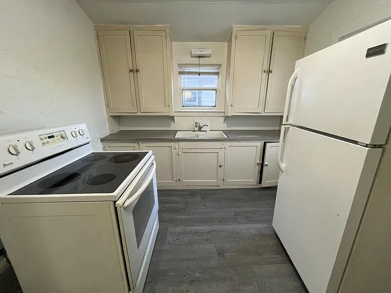 3 bed, 1.0 bath, $989 — Photo 3