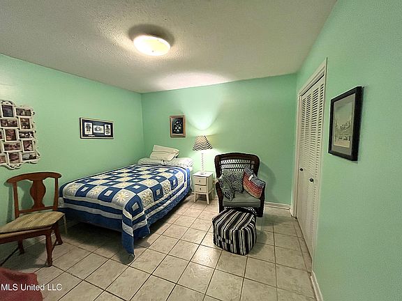 4th image of 2501 Gulf Ave APT 2