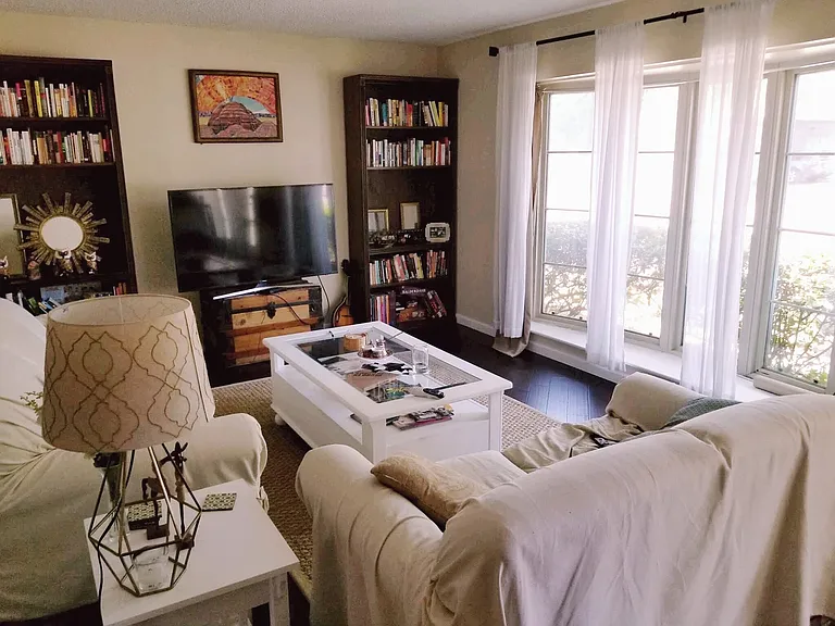 Creekside Dr — Photo 2