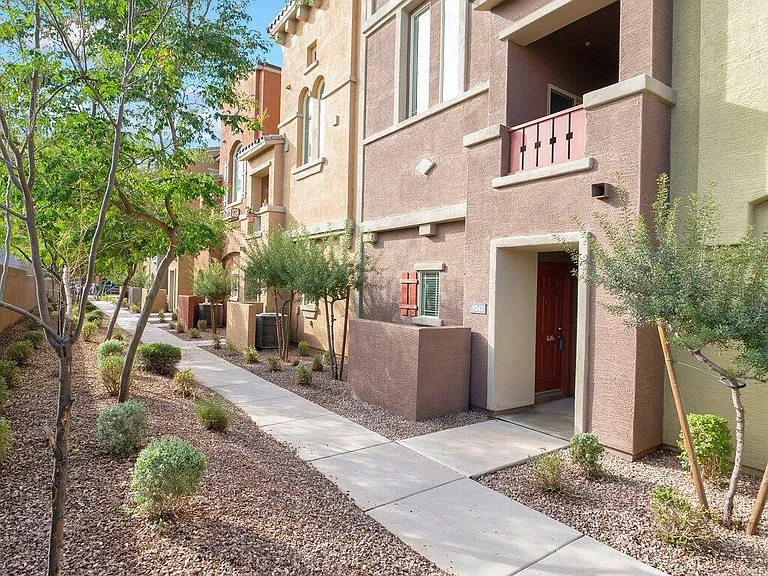 240 W Juniper Ave #1047 — Photo 3