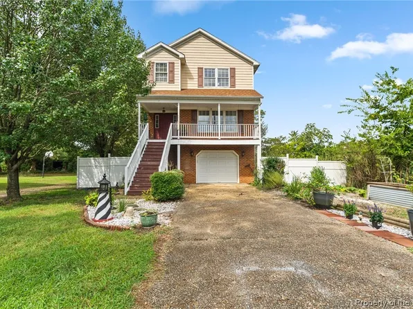 25 Freeman Dr, Poquoson, VA 23662