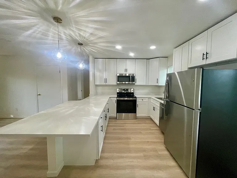 1335 Cherry St — Photo 8