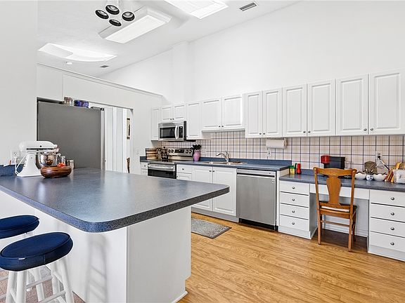 2nd image of 634 Centre Ct SW APT 101