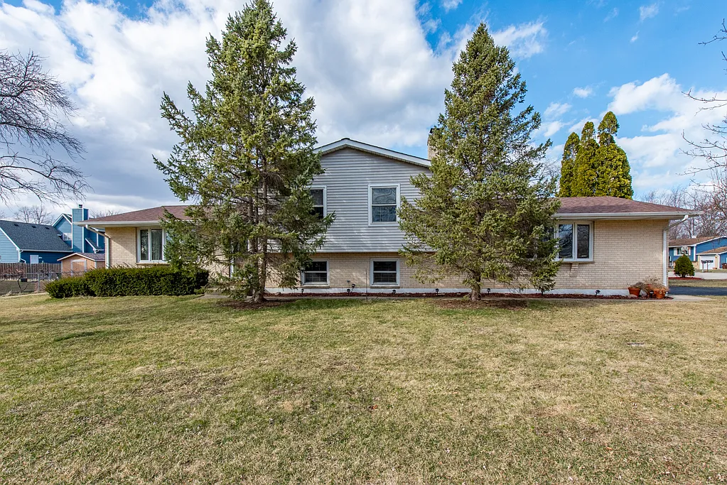 2602 5th St photo 1