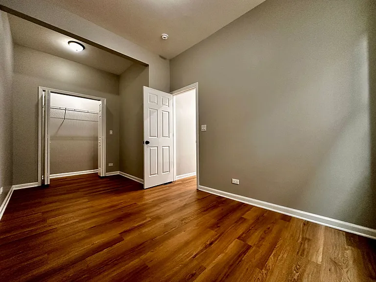 Amazing 4-bed Duplex by UIC — Photo 23