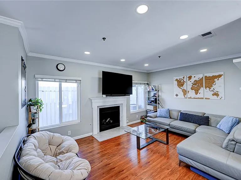 260 Victoria St #5 — Photo 2