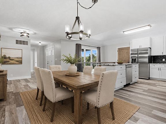 4th image of 1682 Pointe Royale Drive