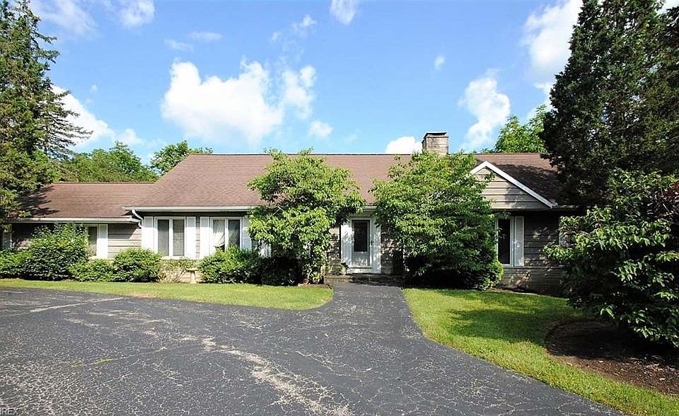 1st image of 6 Brandywood Dr