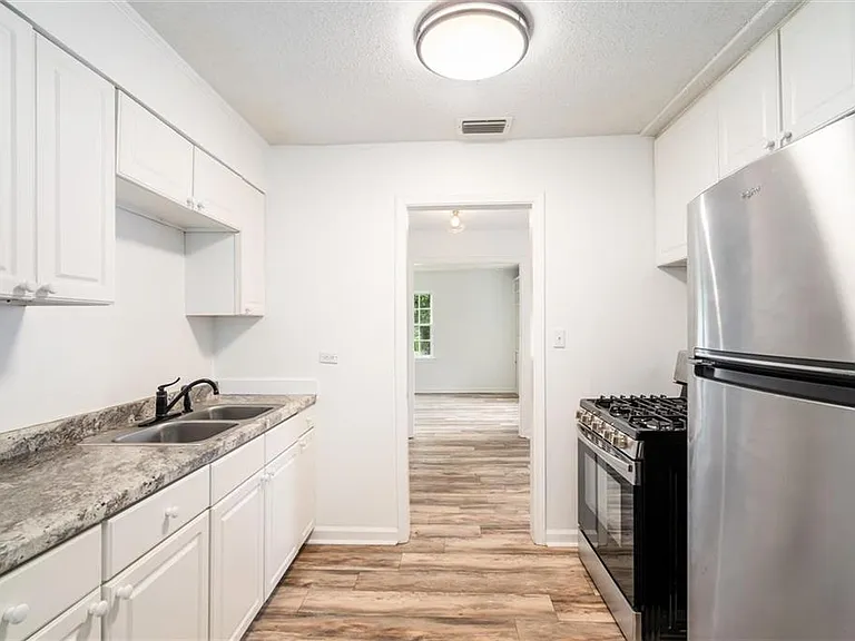 2507 Taylor Ave — Photo 8