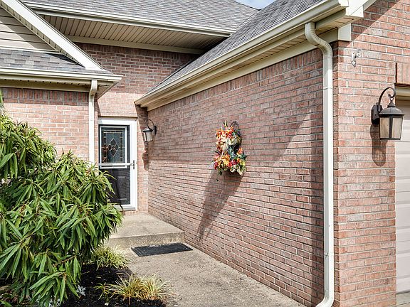 4th image of 1252 Shepard Way
