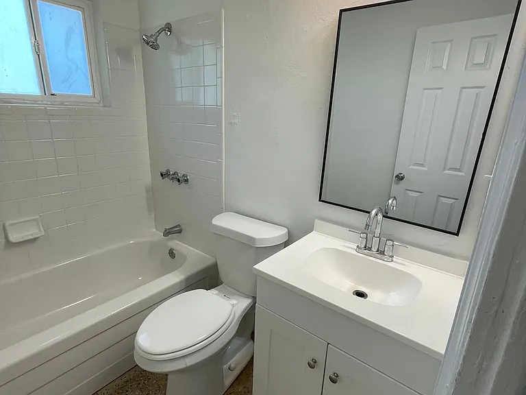708 SW 20th Ave — Photo 4