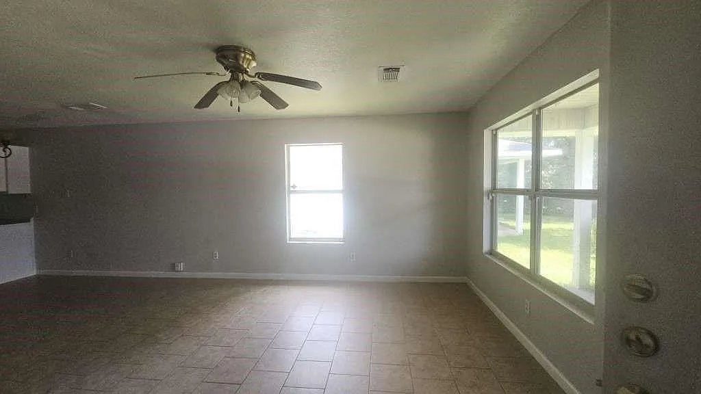 3 bed, 1.0 bath, 1050 sqft, $1,699 — Photo 3