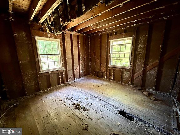 4th image of 7 Lake Dr