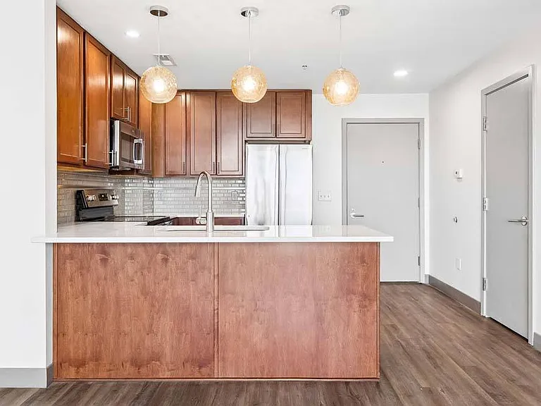 Midtown Crossing Apartments — Photo 123