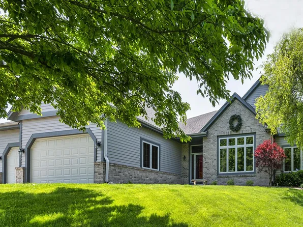 S38W22275 Arlo DRIVE, Waukesha, WI 53189