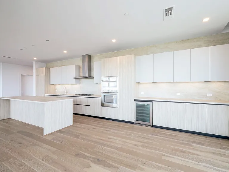 1711 Allen Pkwy #2001 — Photo 3