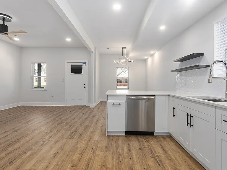2027 Agnes Ave — Photo 9