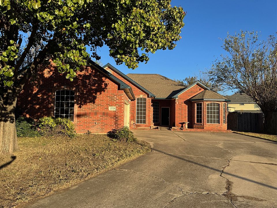 1st image of 2729 Oak Hollow Dr