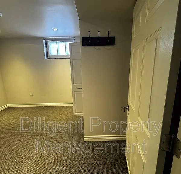 180 Dumble Ave — Photo 20