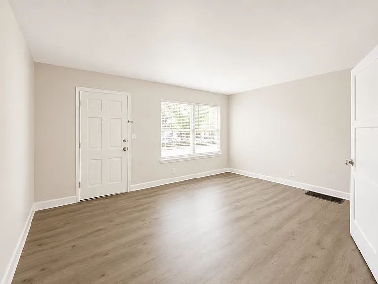 2490 Cedar Avenue — Photo 7