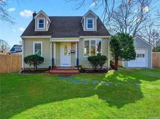11 Storey Ave, Central Islip, NY 11722