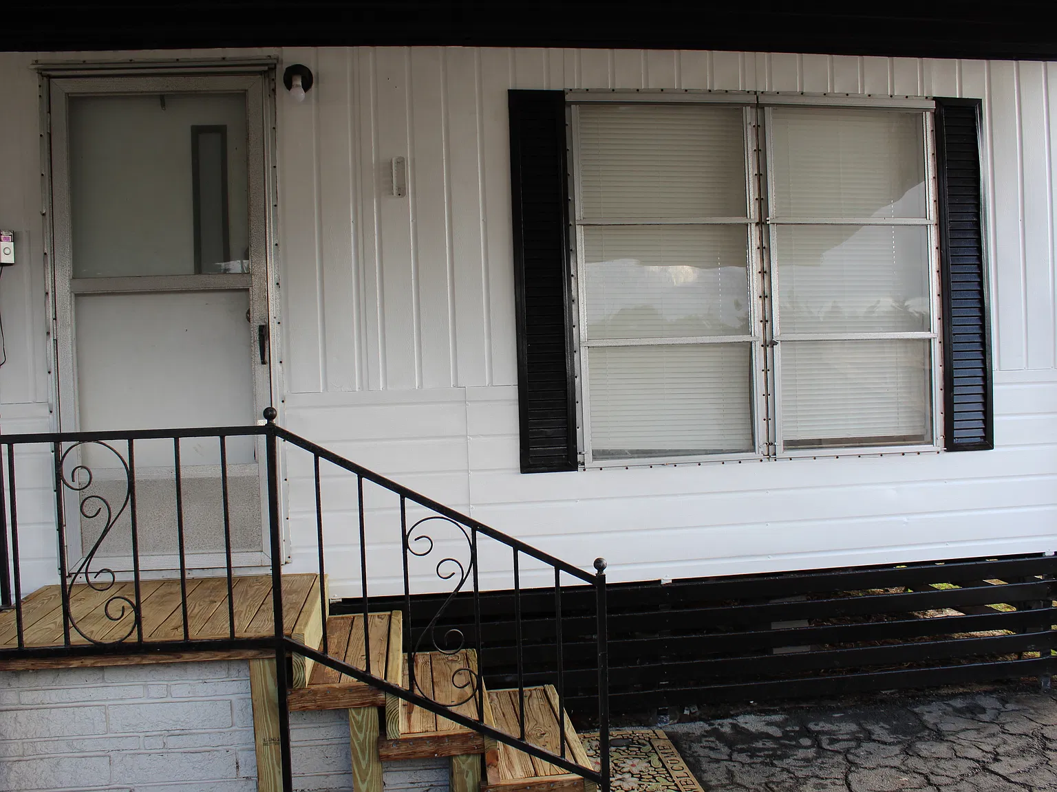2046 Orange Dr — Photo 3