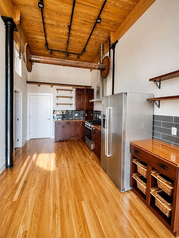 1 bed, 1.0 bath, 1000 sqft, $2,250 — Photo 2