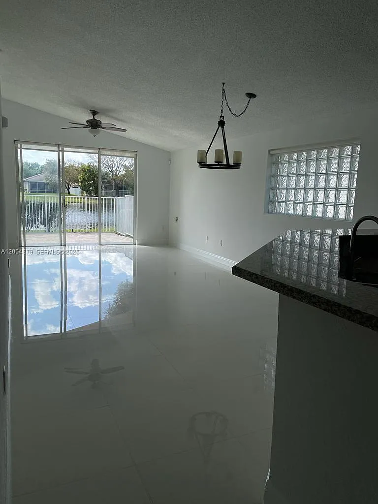 4117 Sapphire Bnd — Photo 2
