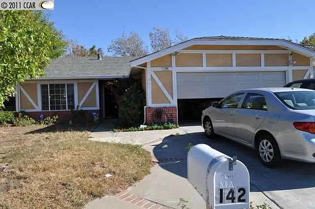 142 Sharon Pl photo 1