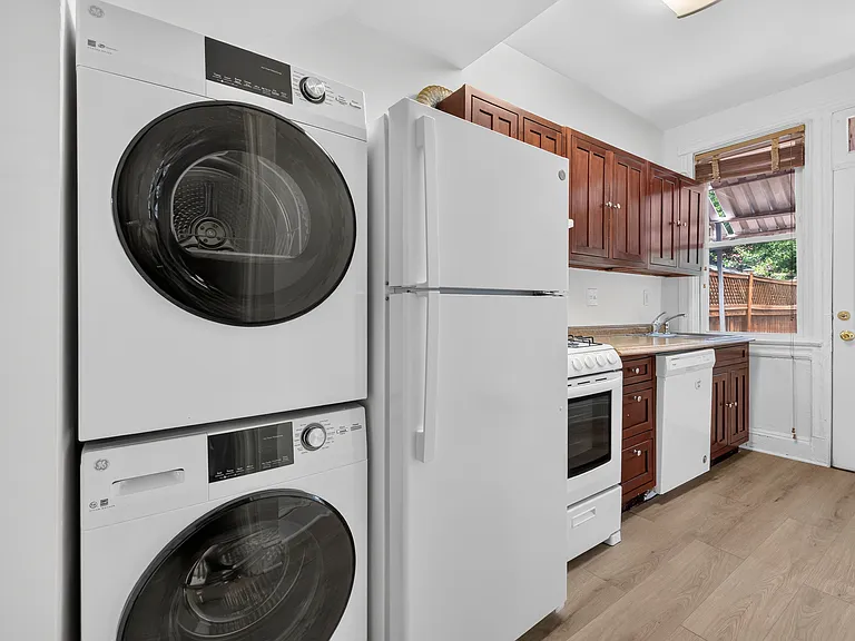1252 E St NE #A — Photo 11