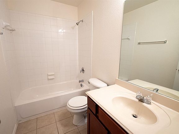 3rd image of 1837 Walnut Way