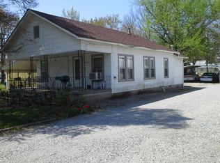 503 S McLeansboro St, Benton, IL 62812