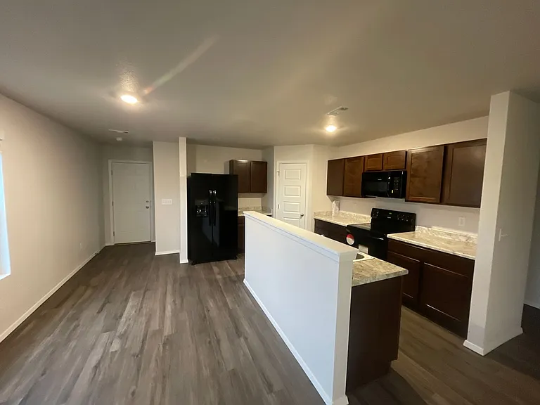 1703 Loveland St — Photo 4