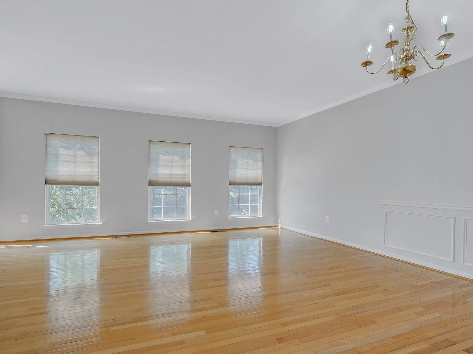3 bed, 3.5 bath, 2988 sqft, $3,500 — Photo 2