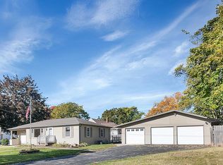 2208 S Broadway St, Green Bay, WI 54304