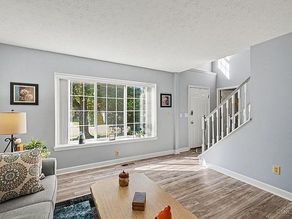 3rd image of 743 Regent Rd