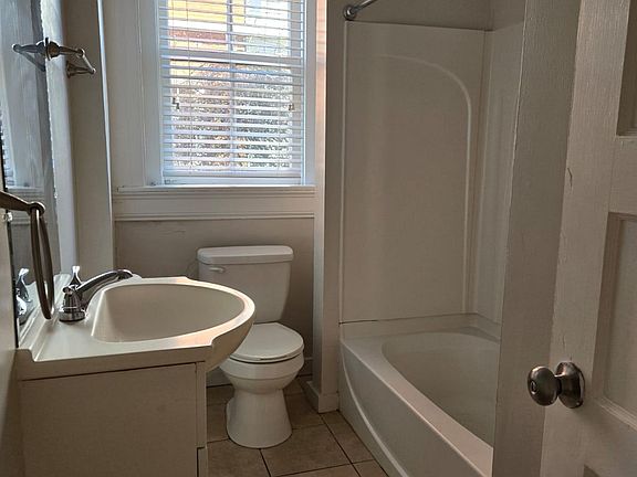 2nd image of 129 S Sycamore St APT 1