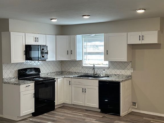 5th image of 2629 N Sterling Ave #2629