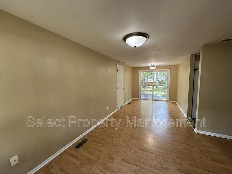 7001 Blake Dr — Photo 2