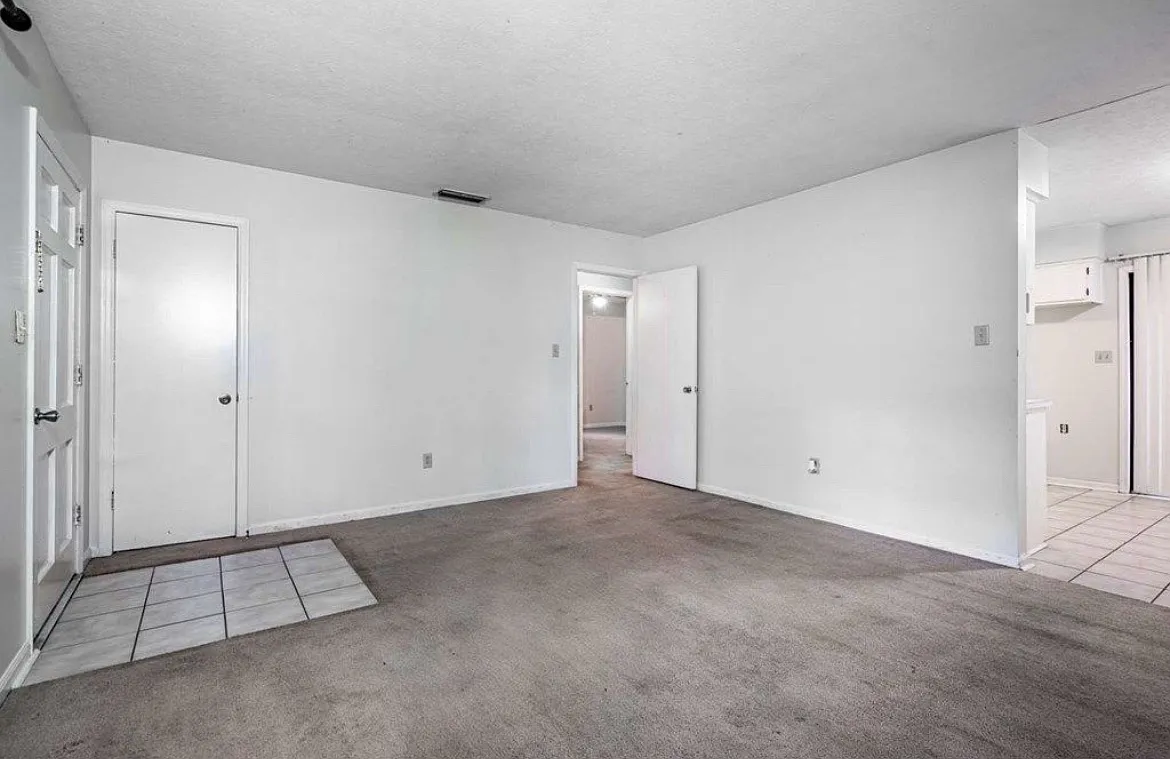 510 Windsor Dr — Photo 2