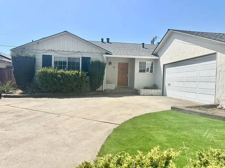 974 Leighton Way — Photo 1