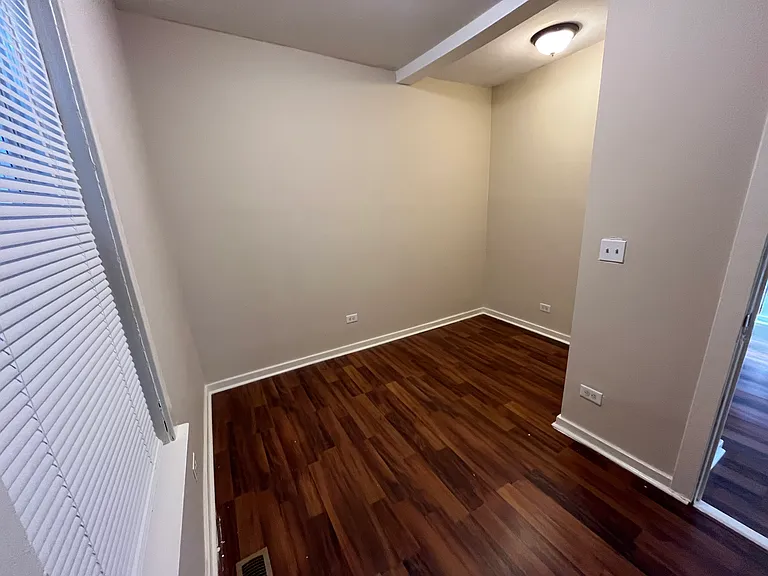 8709 S Escanaba Ave #1F — Photo 6