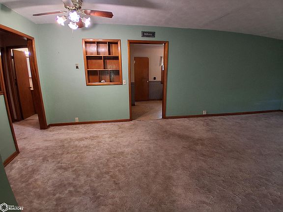 4th image of 401 E Park Ave