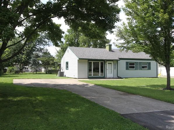 37619 Emery St, Clinton Township, MI 48036