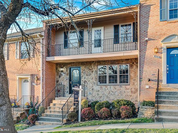 2nd image of 3004 Seven Oaks Pl