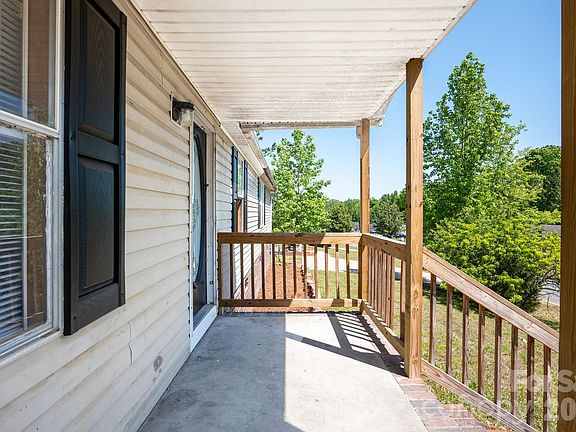 3rd image of 1315 Poplar Glen Dr