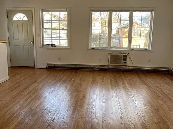 4th image of 2354 123rd St Floor 2
