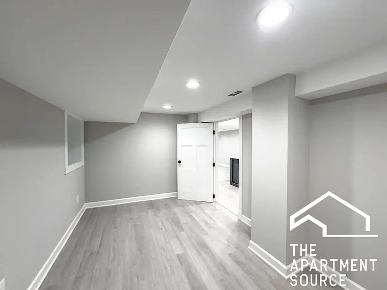 1536 N Hamlin Ave #G — Photo 6